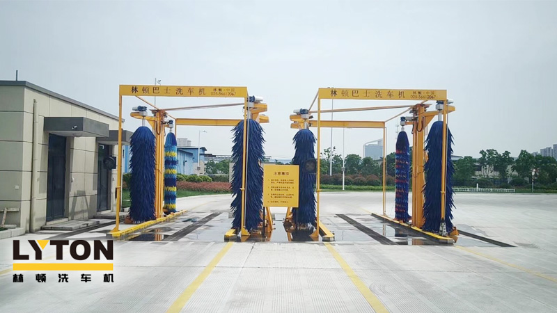 巴士、公交車用電腦洗車機(jī)，采用電腦控制，自動化程度高