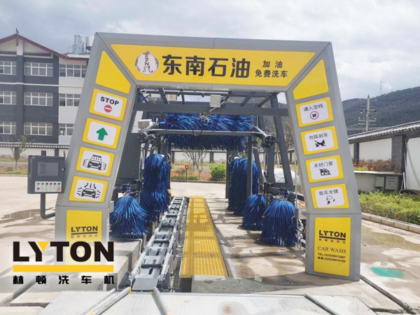 水流雙車(chē)轉(zhuǎn),橋小百座橫。云南麗江東南石油林頓電腦洗車(chē)機(jī)安裝完畢
