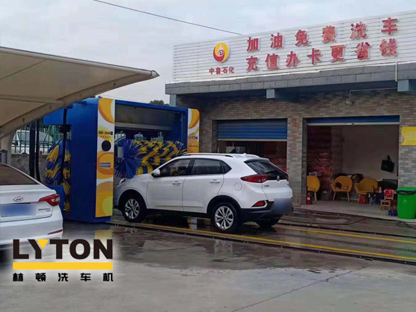 中魯石化加油站配置GD-20A型龍門往復(fù)式全自動電腦洗車機！加油也可免費洗車機啦！