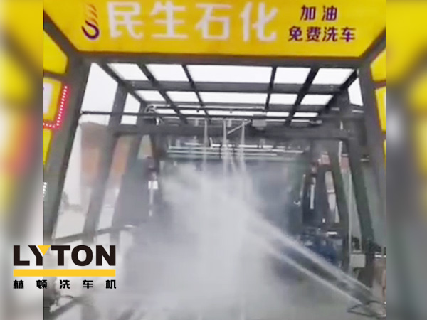 黃色款林頓FX-11系列隧道式連續(xù)全自動(dòng)洗車(chē)機(jī)設(shè)備，外表高壓沖洗、仿型超柔刷洗、輪刷清洗等，眾多客戶選擇！