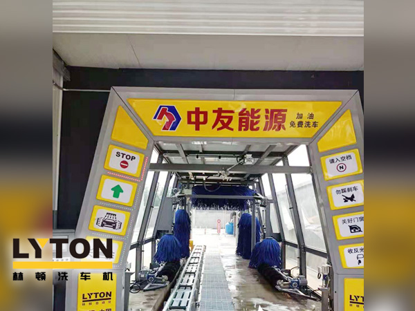 為什么朋友的愛車開了數(shù)年依然光亮如新？全自動洗車機(jī)來告訴您！
